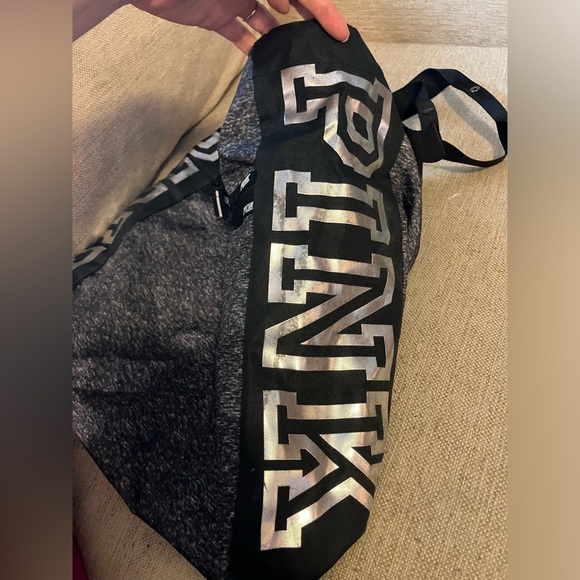 Pink Victoria’s Secret zipper travel bag - Picture 6 of 6